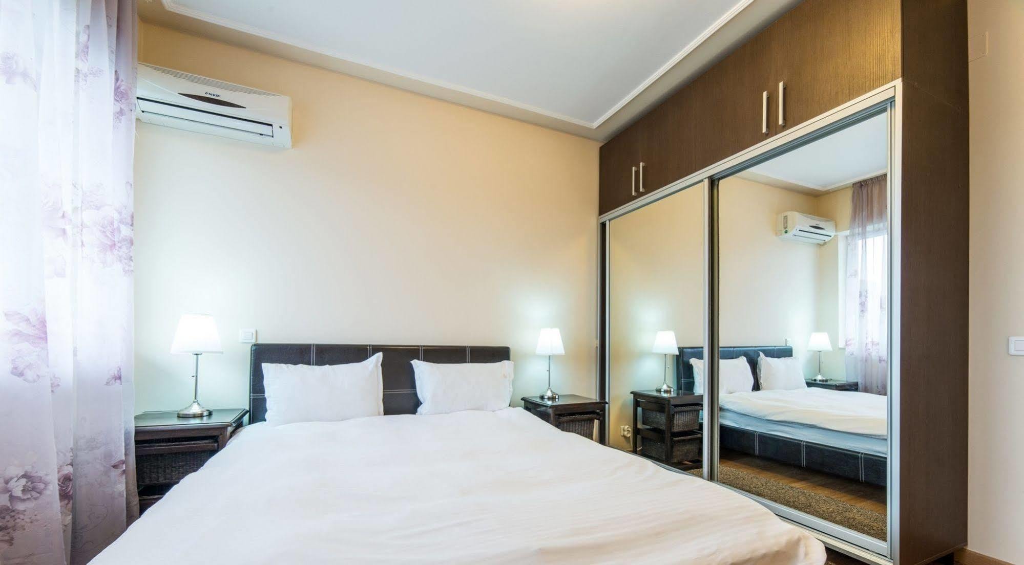 Red Hotel Accommodation Cluj-Napoca Exterior photo